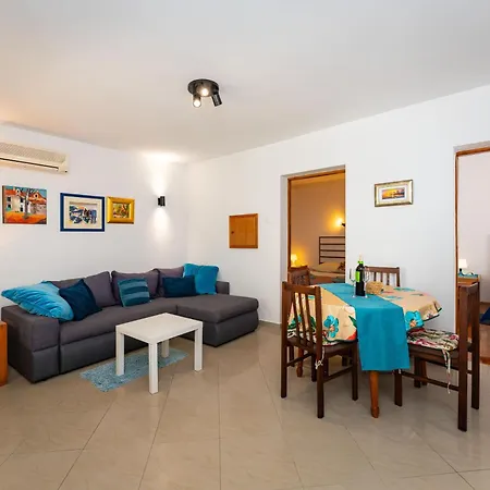 Daire Crnko, 50m From The With Free Parking And Drinkable Tap Water