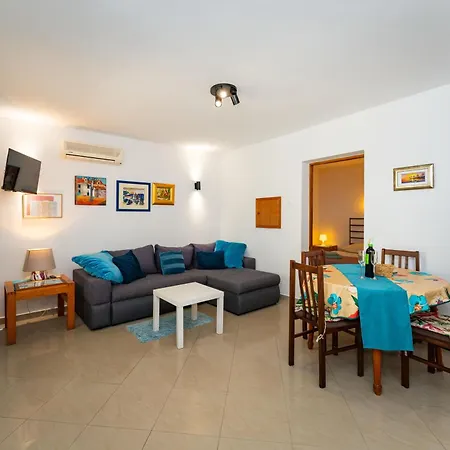 Crnko, 50m From The With Free Parking And Drinkable Tap Water Daire *