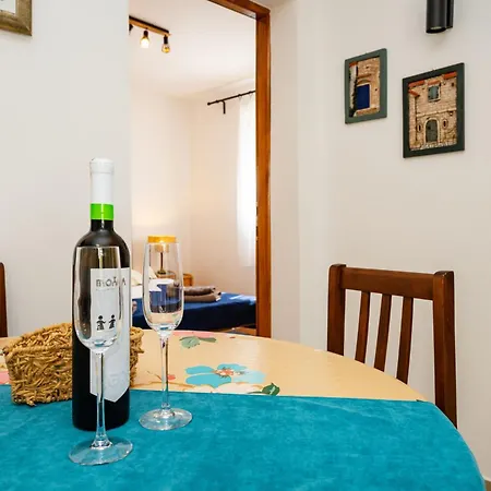 Crnko, 50m From The With Free Parking And Drinkable Tap Water Daire Vir