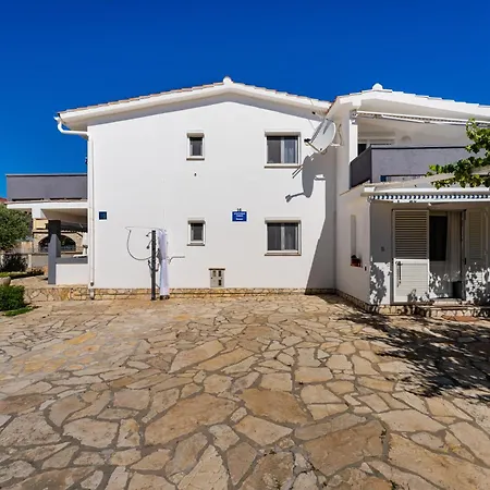 Crnko, 50m From The With Free Parking And Drinkable Tap Water Vir