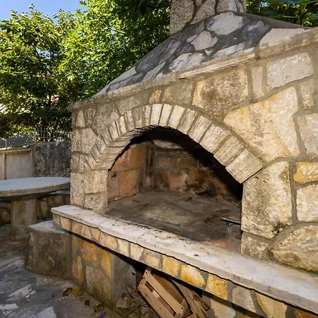 Crnko, 50m From The With Free Parking And Drinkable Tap Water