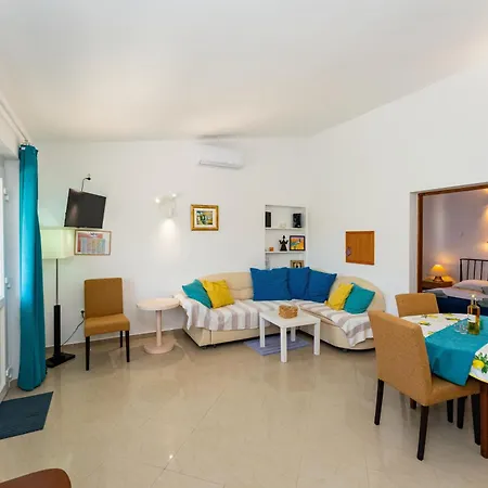 Crnko, 50m From The With Free Parking And Drinkable Tap Water شقة