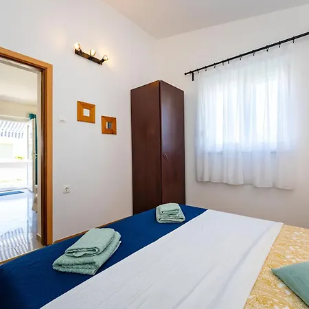 Crnko, 50m From The With Free Parking And Drinkable Tap Water Apartament Vir