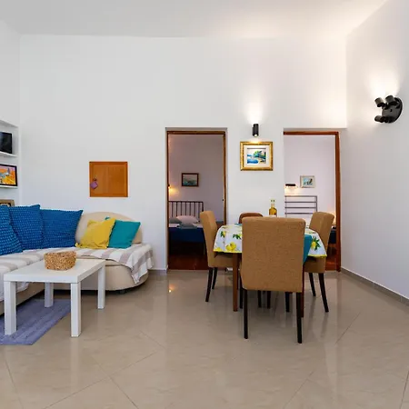 Crnko, 50m From The With Free Parking And Drinkable Tap Water 아파트