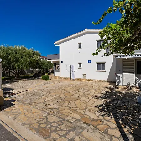 Daire Crnko, 50m From The With Free Parking And Drinkable Tap Water *