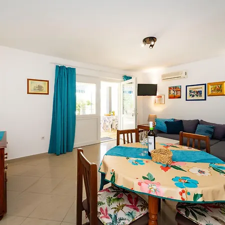 Crnko, 50m From The With Free Parking And Drinkable Tap Water Appartamento Vir