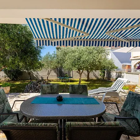 Crnko, 50m From The With Free Parking And Drinkable Tap Water