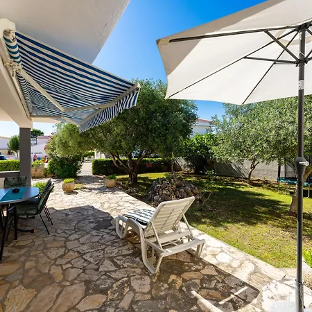 Crnko, 50m From The With Free Parking And Drinkable Tap Water Appartamento Vir