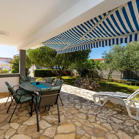 Appartamento Crnko, 50m From The With Free Parking And Drinkable Tap Water Vir