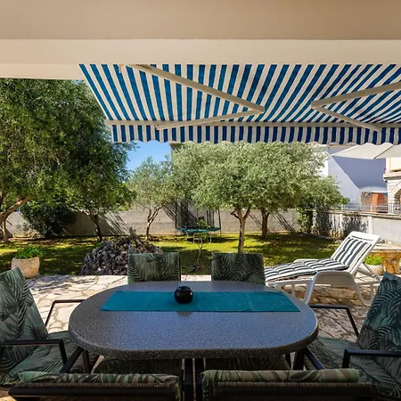 Appartamento Crnko, 50m From The With Free Parking And Drinkable Tap Water Vir