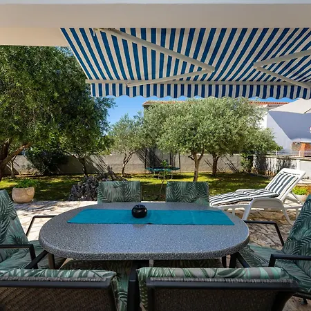 Crnko, 50m From The With Free Parking And Drinkable Tap Water Appartamento *