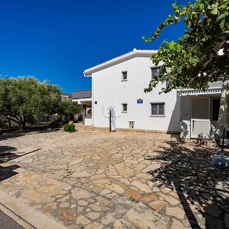 Appartamento Crnko, 50m From The With Free Parking And Drinkable Tap Water Vir