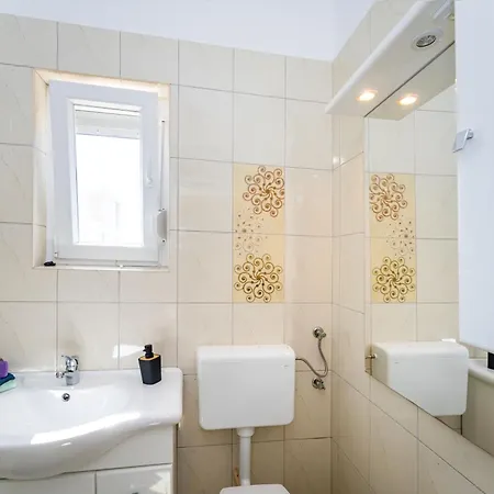 Crnko, 50m From The With Free Parking And Drinkable Tap Water Lejlighed