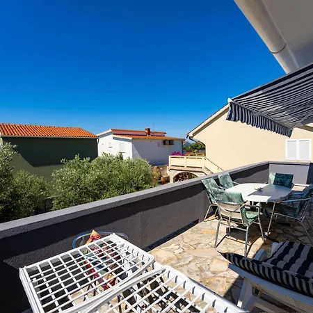 Crnko, 50m From The With Free Parking And Drinkable Tap Water Appartamento *