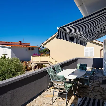 Lejlighed Crnko, 50m From The With Free Parking And Drinkable Tap Water Vir