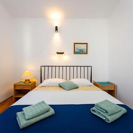 Crnko, 50m From The With Free Parking And Drinkable Tap Water Appartamento Vir