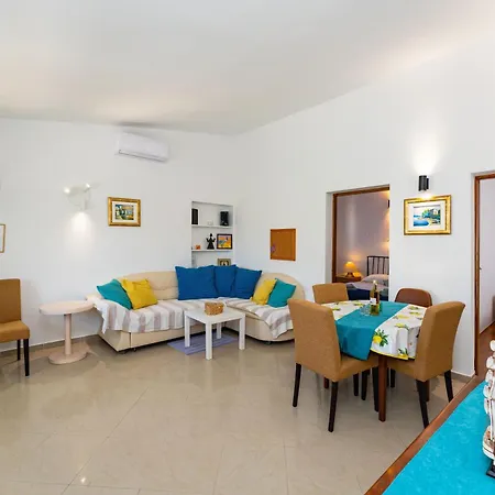 Crnko, 50m From The With Free Parking And Drinkable Tap Water Vir