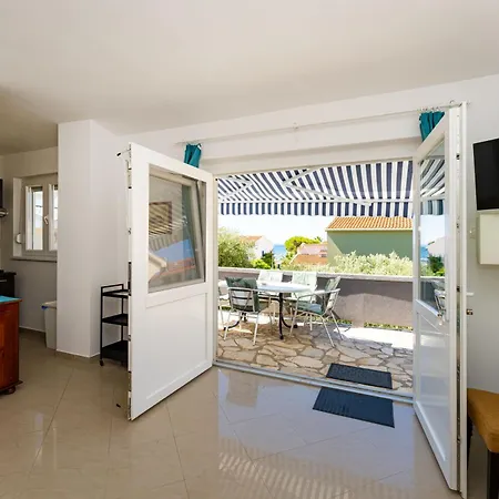 Crnko, 50m From The With Free Parking And Drinkable Tap Water