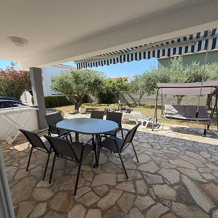 Crnko, 50m From The With Free Parking And Drinkable Tap Water Apartman