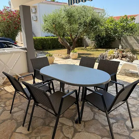 Apartman Crnko, 50m From The With Free Parking And Drinkable Tap Water Vir