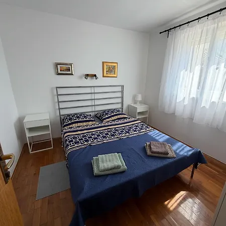 Crnko, 50m From The With Free Parking And Drinkable Tap Water Apartman