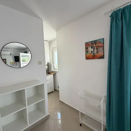 Apartman Crnko, 50m From The With Free Parking And Drinkable Tap Water Vir