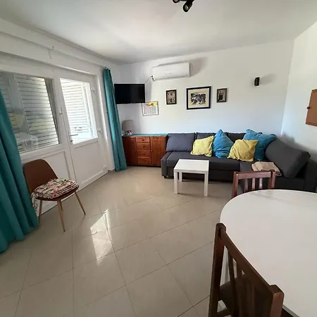 Apartman Crnko, 50m From The With Free Parking And Drinkable Tap Water Vir