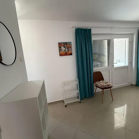 Crnko, 50m From The With Free Parking And Drinkable Tap Water Vir