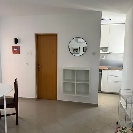 Apartman Crnko, 50m From The With Free Parking And Drinkable Tap Water