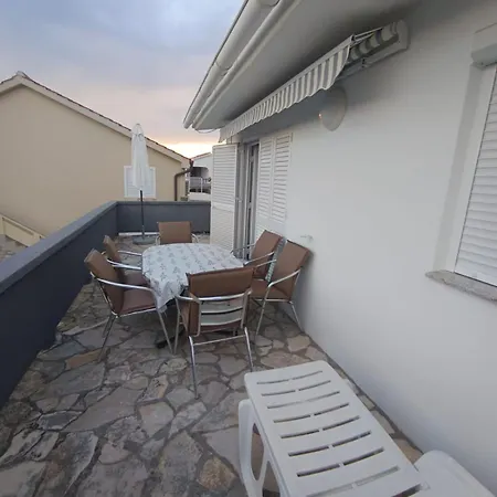 Crnko, 50m From The With Free Parking And Drinkable Tap Water * Vir